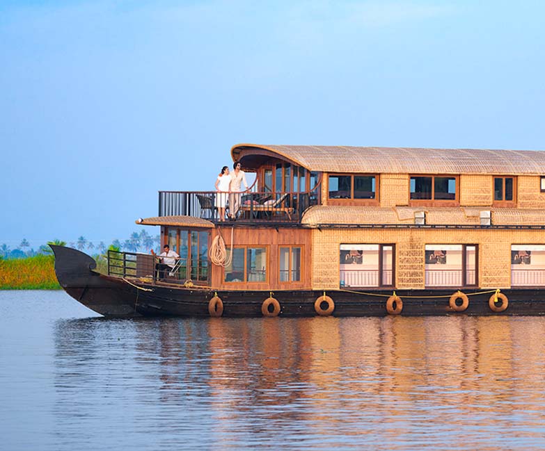 Super Luxury Houseboat with Jacuzzi