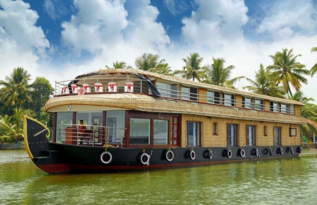 Deluxe Houseboat